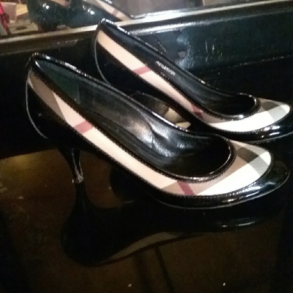 Burberry high heel pumps